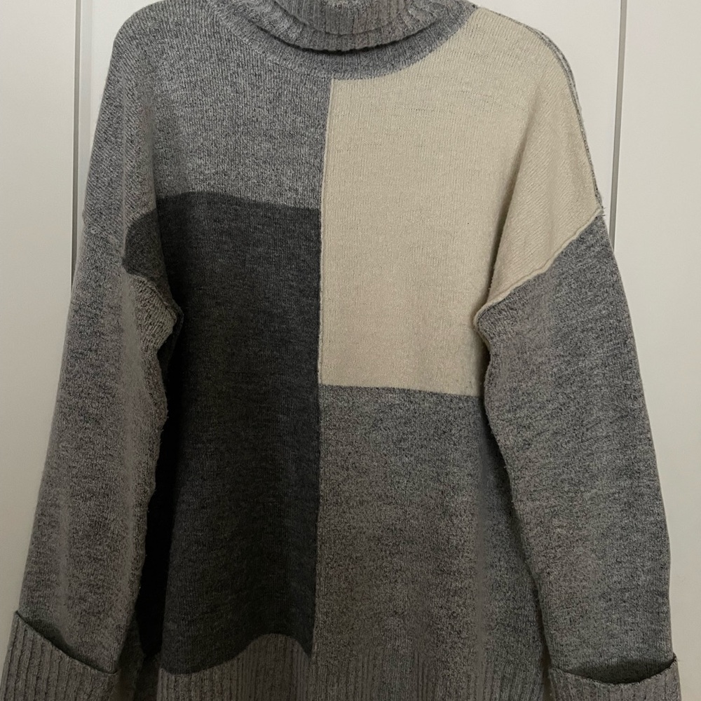 Cyrus Gray and Cream Color Block Turtleneck Sweater
